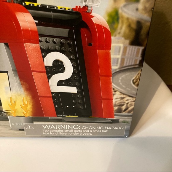 LEGO CITY: Fire Station with Fire Truck (60414) - Picture 5 of 14